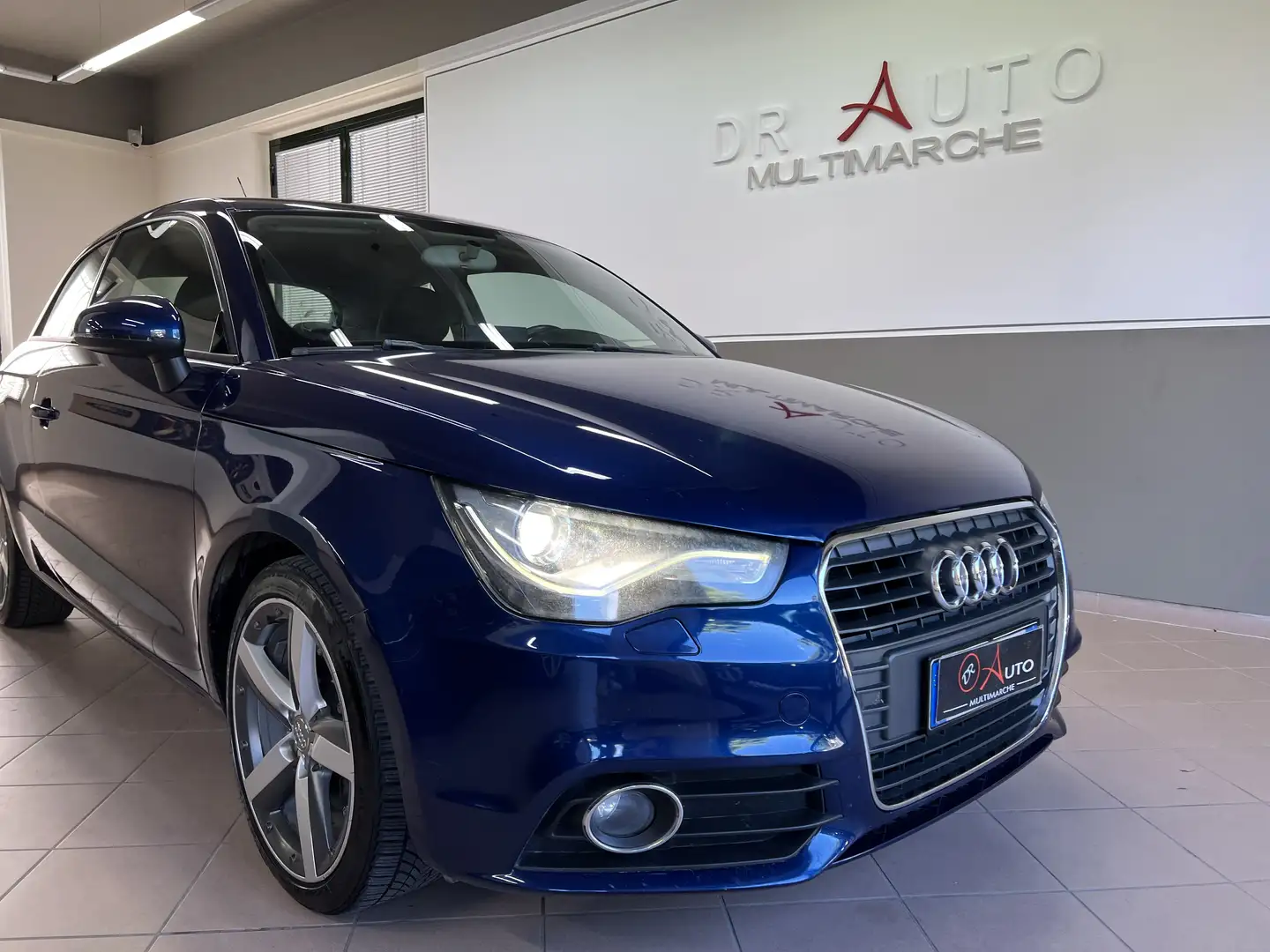 Audi A1 1.6 tdi Ambition 105cv Distribuzione fatta Azul - 2