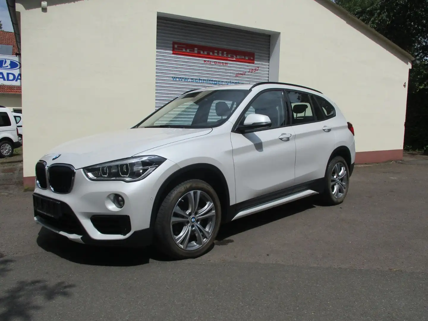 BMW X1 xDrive 20 dA Sport Line  Navi  1.Hand AHK Blanc - 1