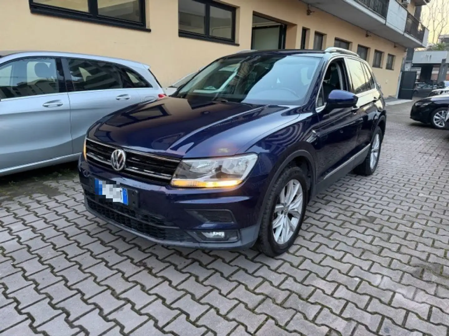 Volkswagen Tiguan 2.0 TDI SCR DSG 4MOTION Sport BMT Bleu - 1