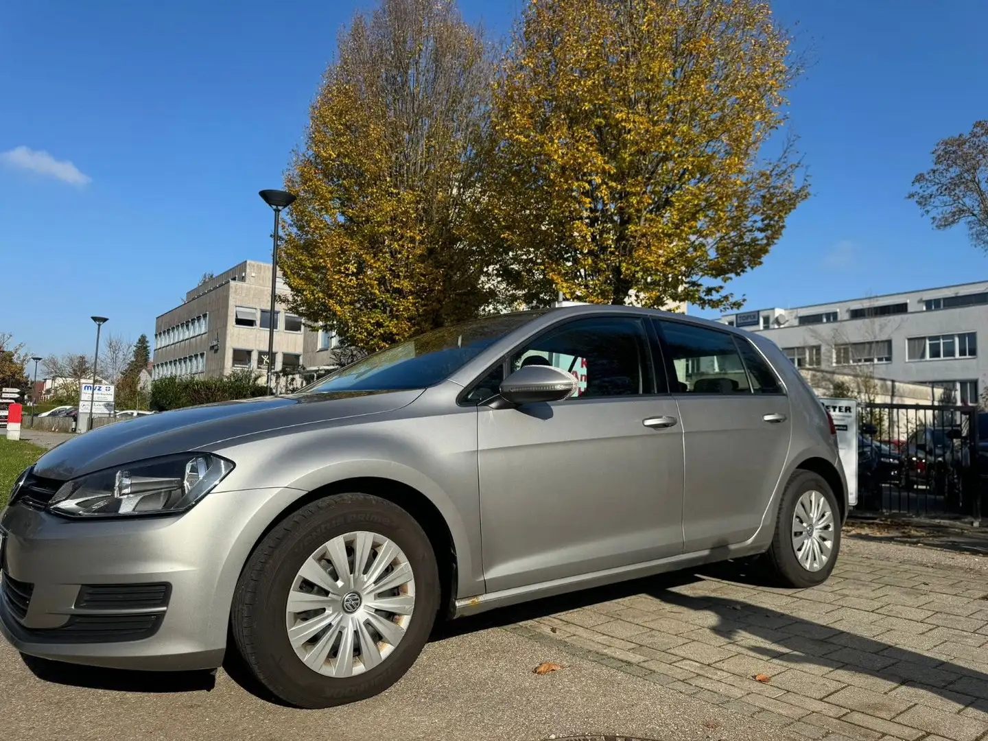 Volkswagen Golf VII Lim. Trendline ++TOP ANGEBOT++ Argent - 1