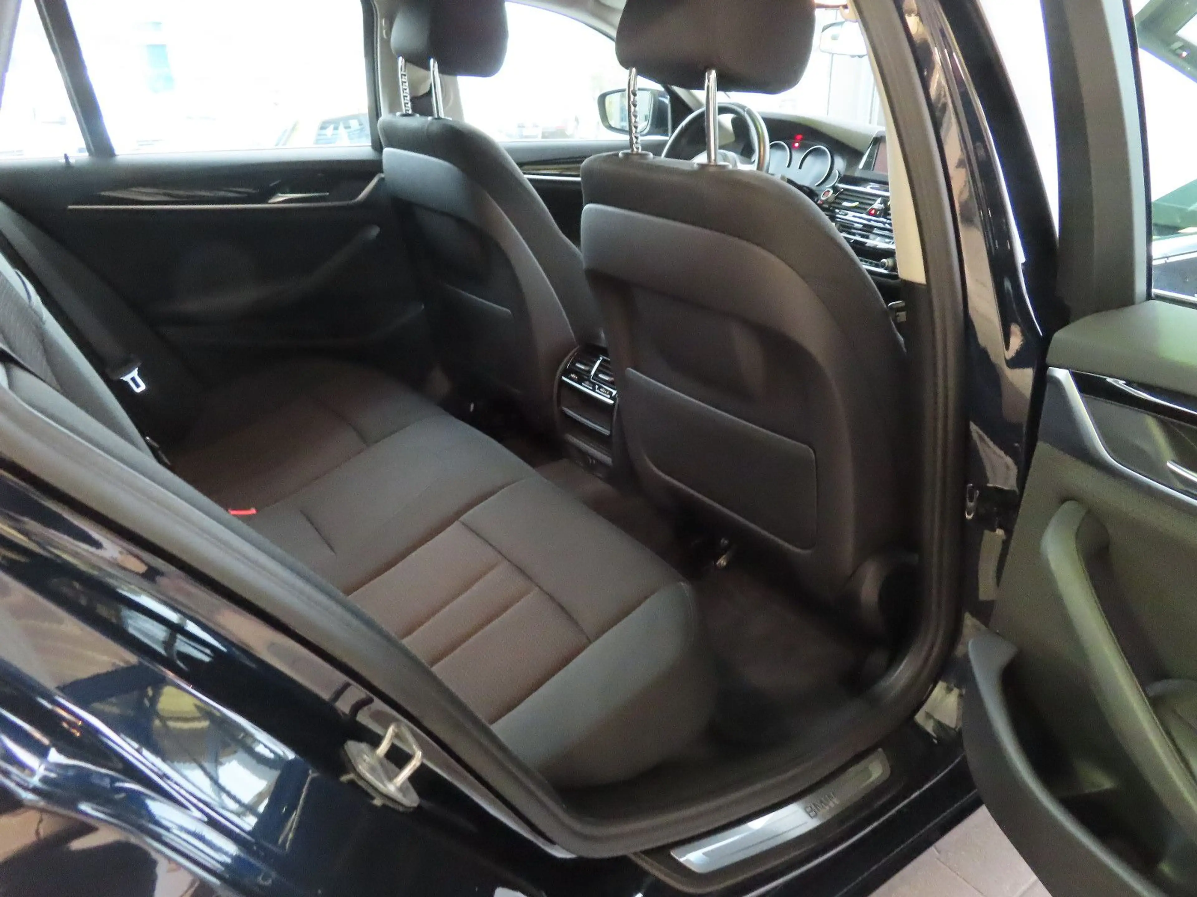 BMW 530 dTouring PANO AHK — photo 10