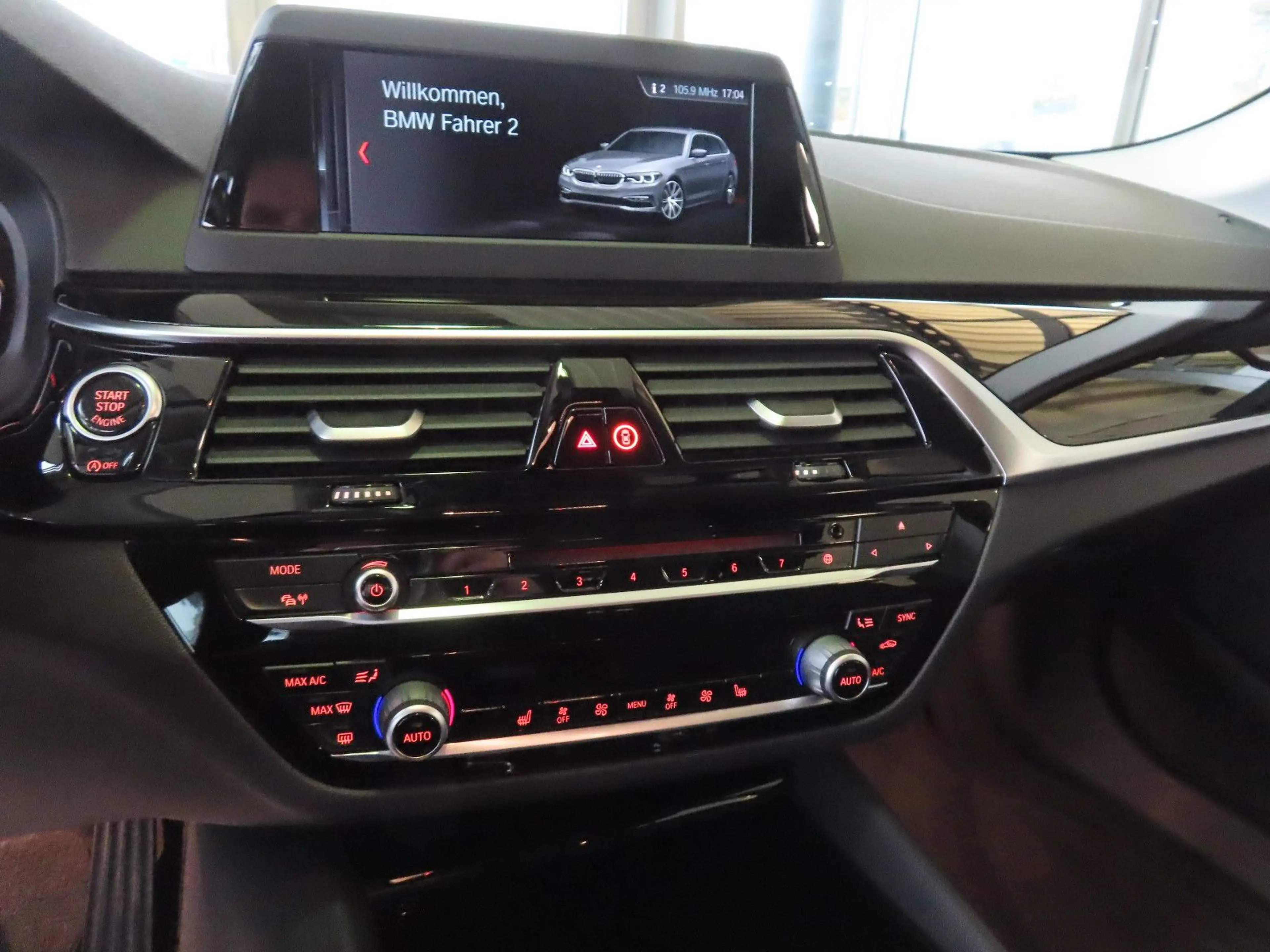 BMW 530 dTouring PANO AHK — photo 13