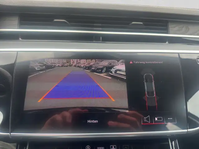 Audi A8 view 16