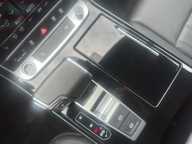 Audi A8 view 11