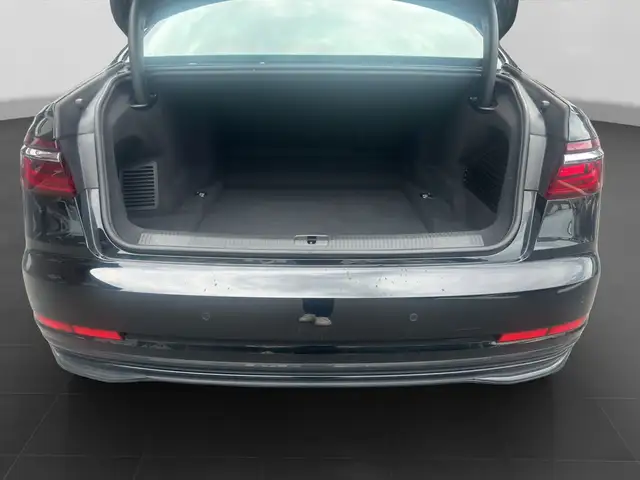 Audi A8 view 17