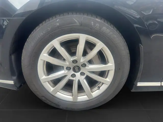 Audi A8 view 7