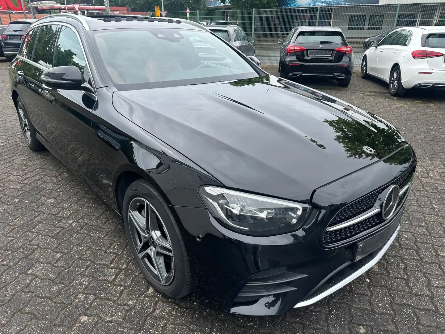 Mercedes-Benz E 300 de 4M T AMG Line Nappa Distronic LED GSD Schwarz - 2
