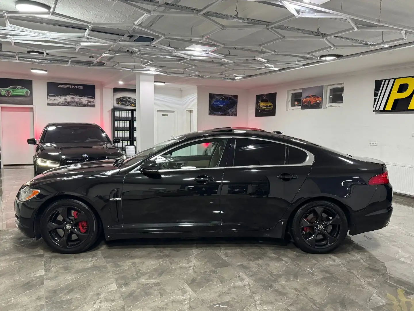 Jaguar XF 3.0 Diesel S Premium Luxury Keyless Bowers&Wi Schwarz - 2