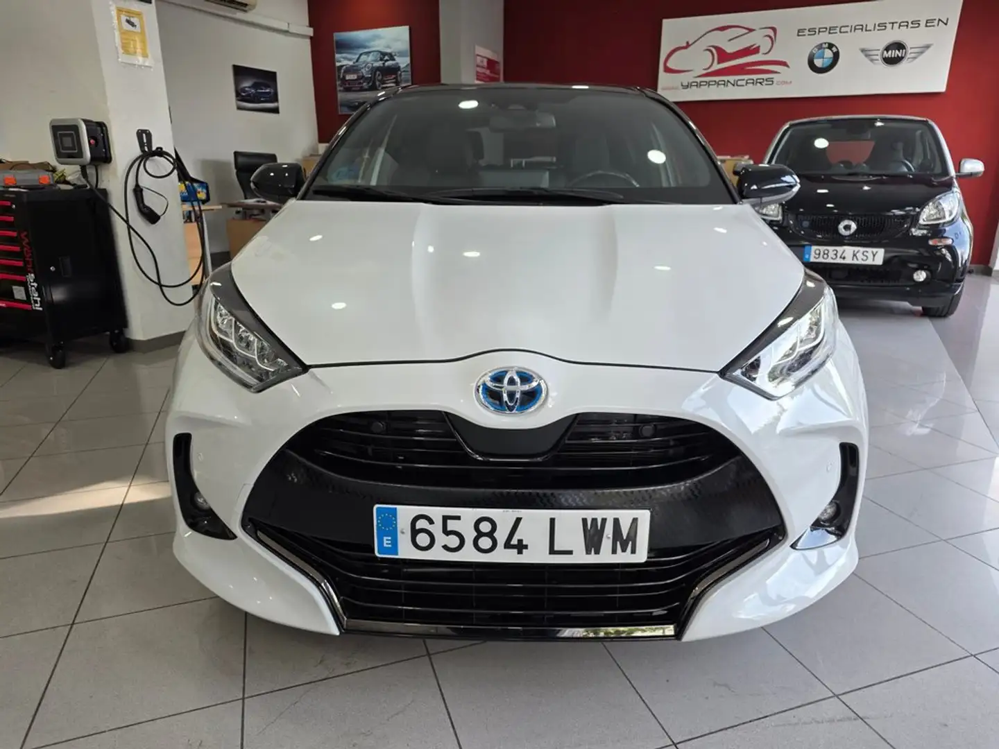 Toyota Yaris 120H 1.5 Style Plus Blanco - 2