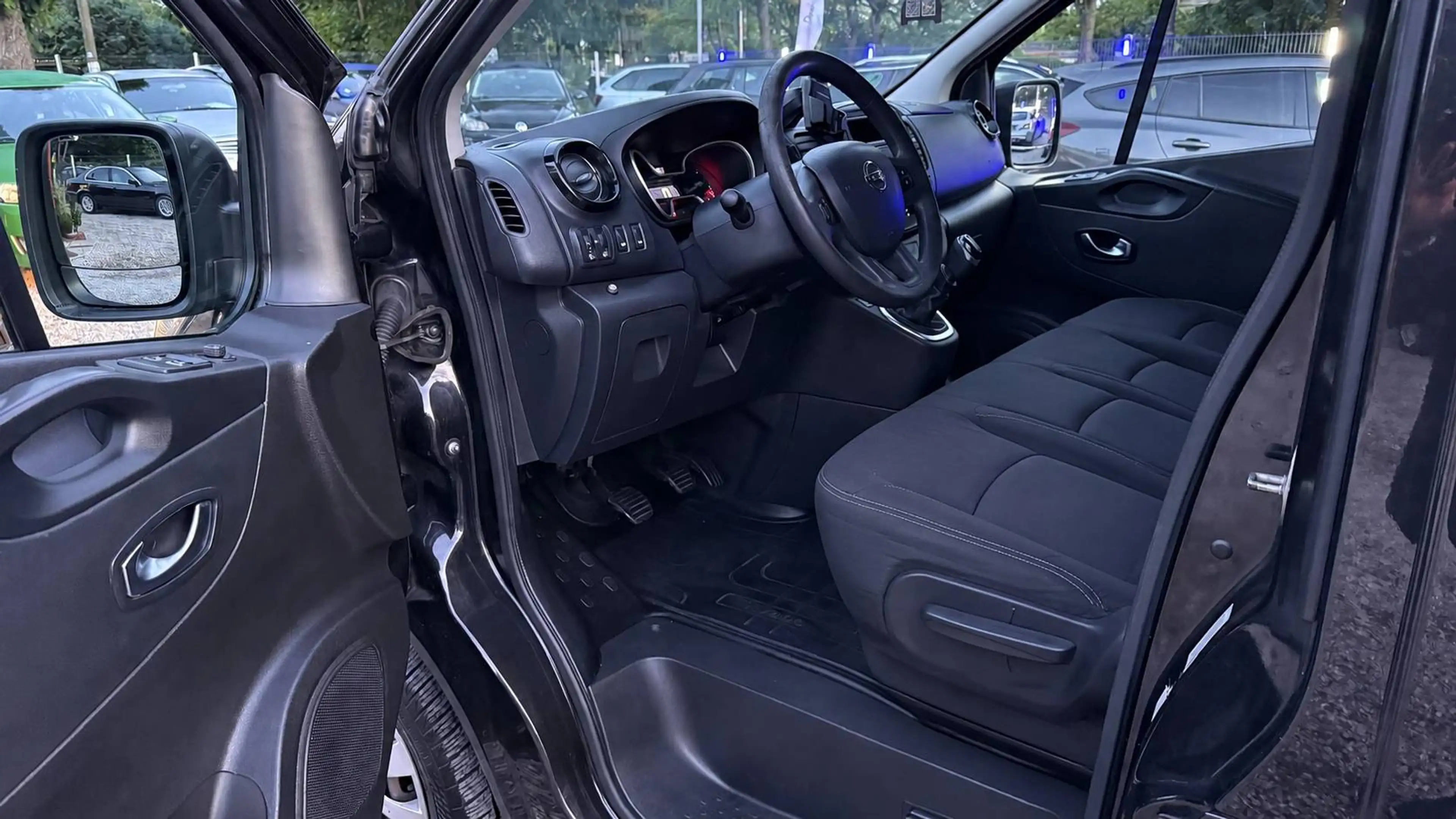 Nissan NV300 L1H1 2,7t COMFORT/Keyless/Temp./Kamera/PDC/AHK — photo 10