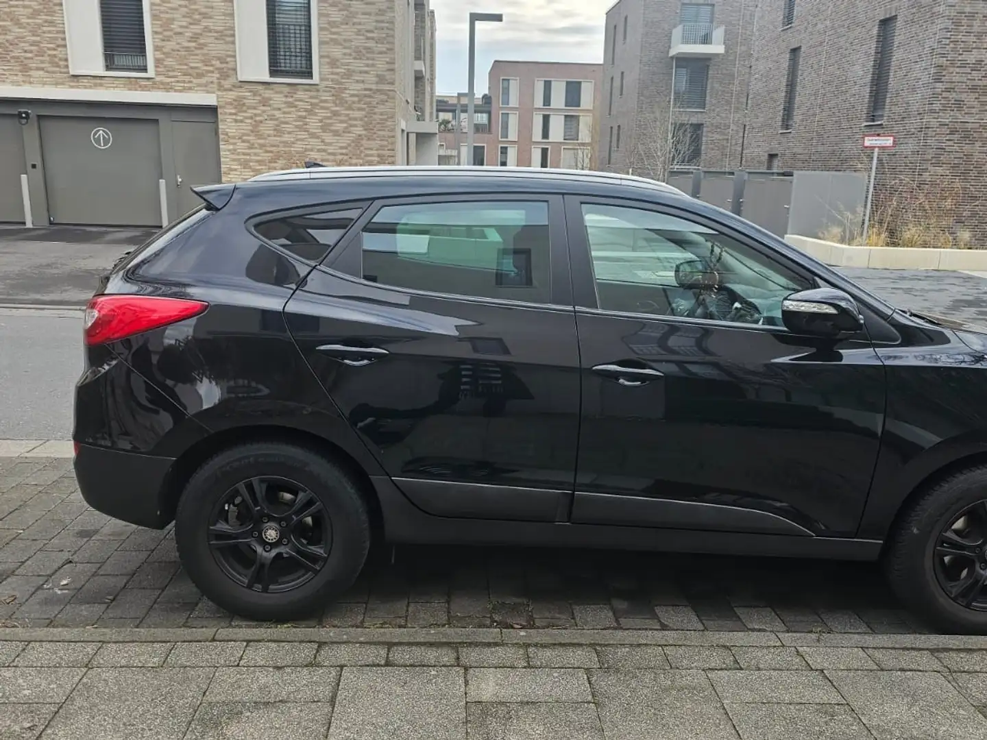 Hyundai iX35 FIFA World Cup Edition 2WD Schwarz - 2