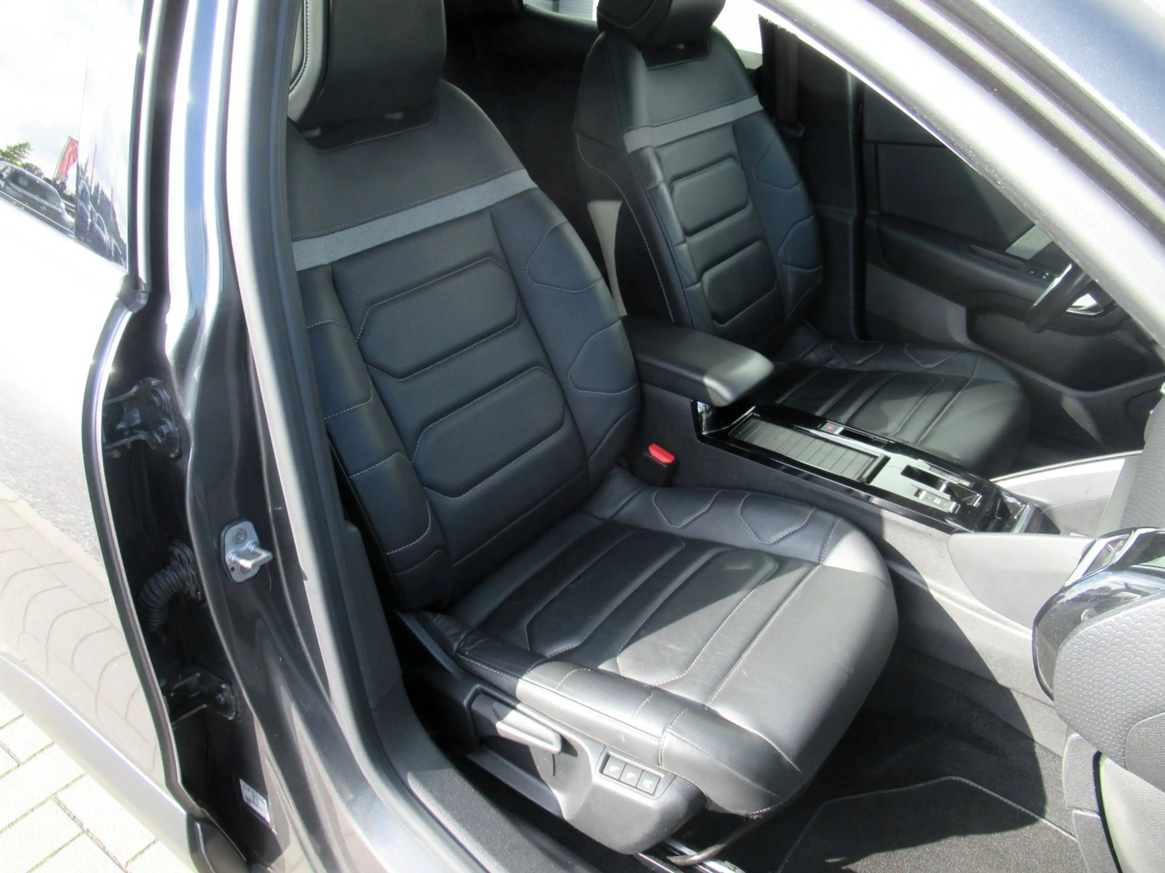 Citroen C4 1.5 HDi Aut. Shine / € 8.999 netto / Pano / Leder / Navi / ... — photo 12