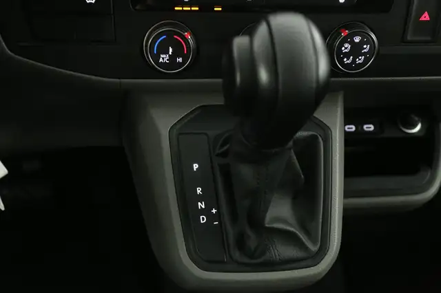 Volkswagen Transporter view 17