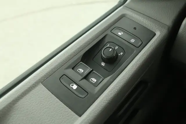 Volkswagen Transporter view 18