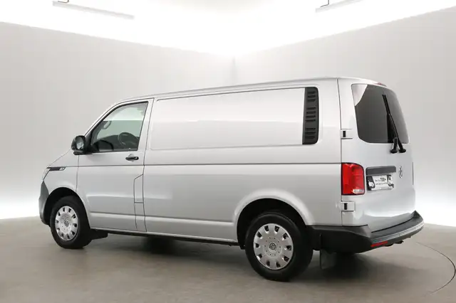 Volkswagen Transporter view 4