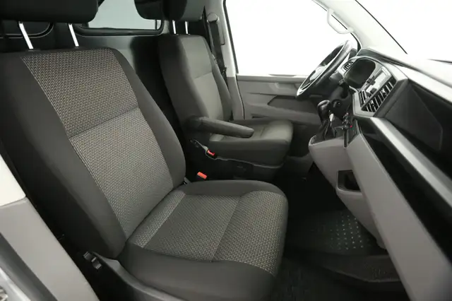 Volkswagen Transporter view 10