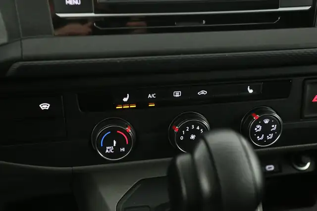 Volkswagen Transporter view 19