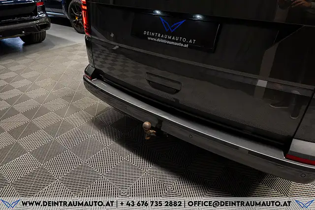 Volkswagen Multivan view 9