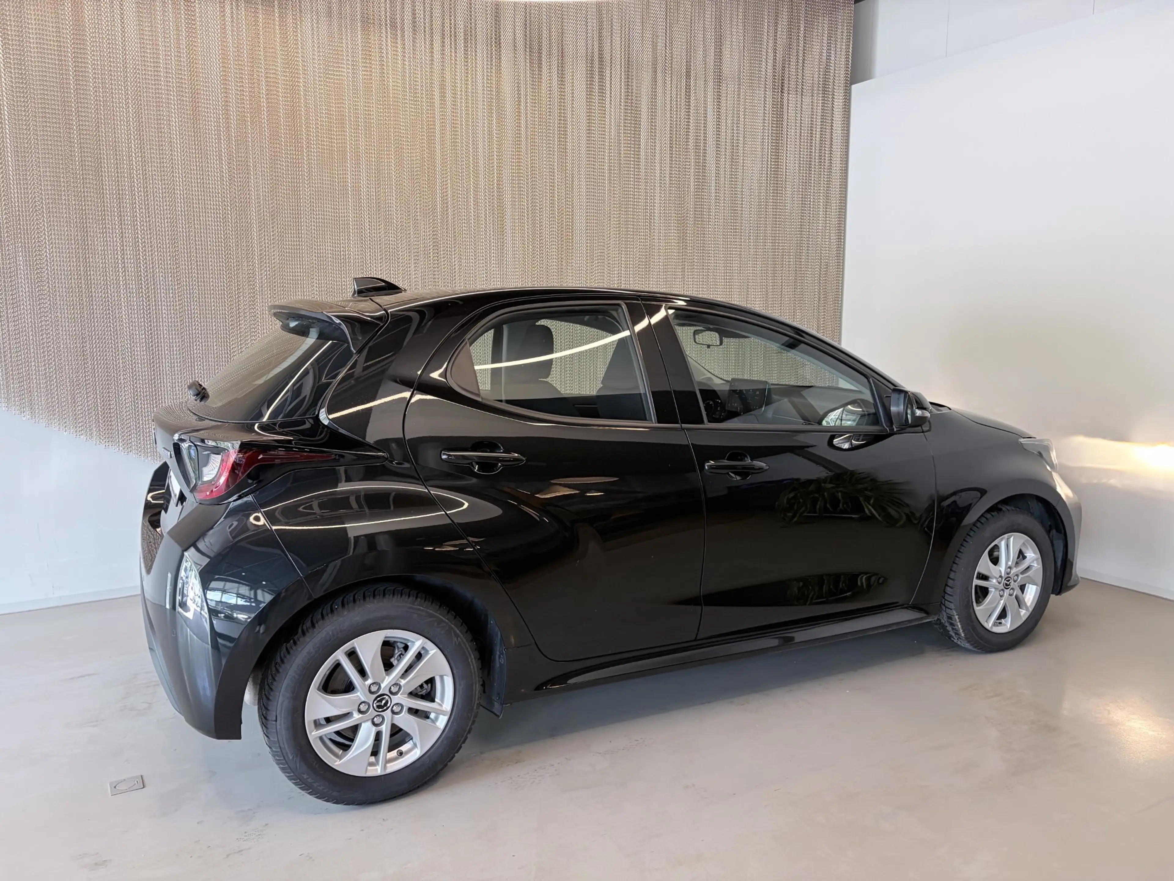 Mazda 2 Hybrid Exclusive Line — photo 6