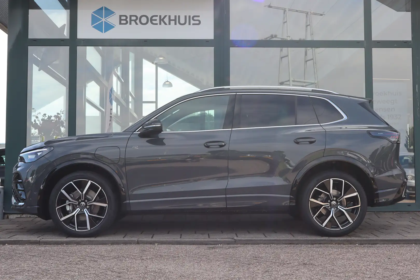 Volkswagen Tiguan R-Line Edition - eHybrid | 'App-Connect' draadloze Grijs - 2