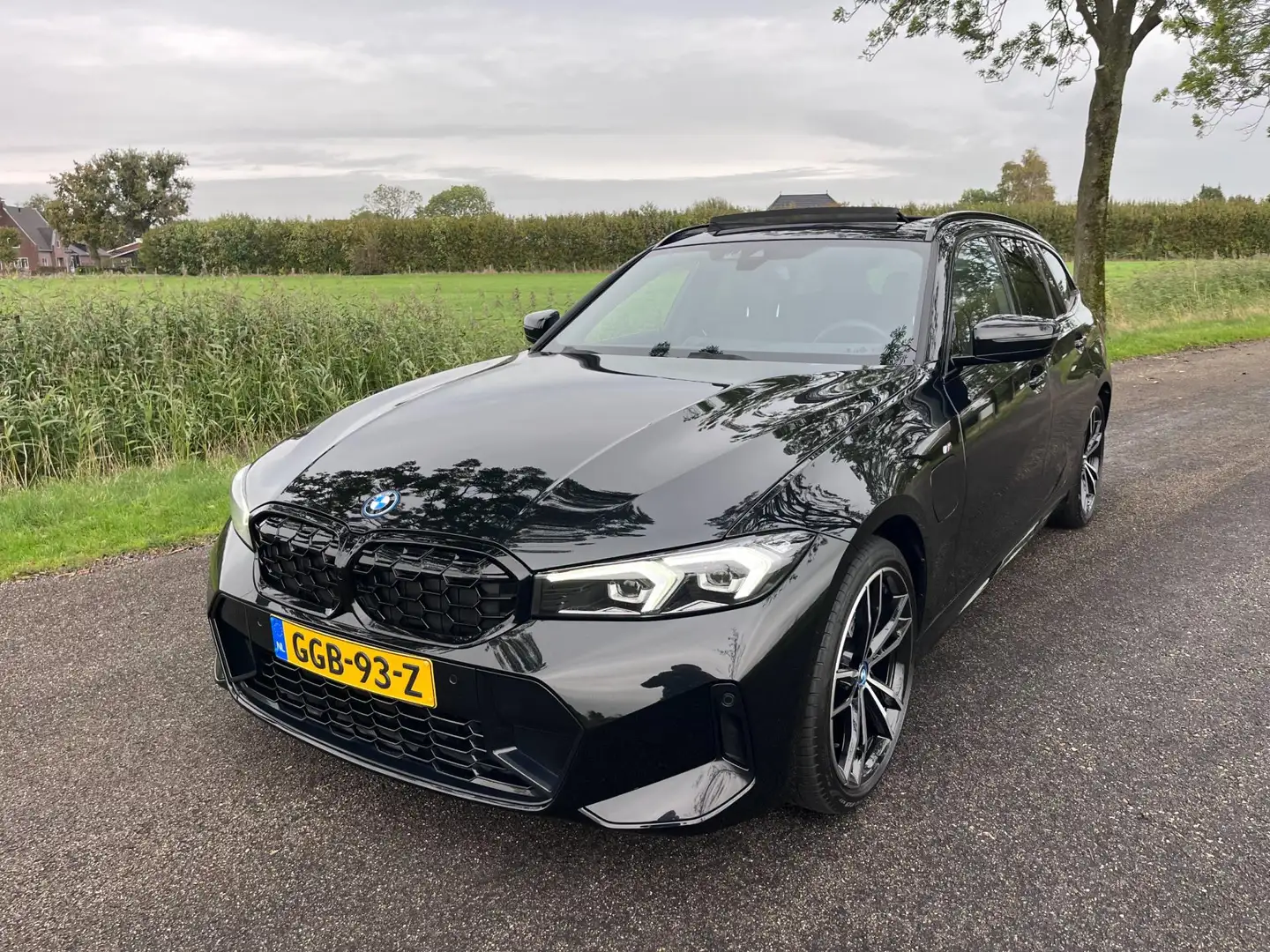 BMW 320 3-serie Touring 320e M Sport|Pano|Trekhaak Zwart - 2