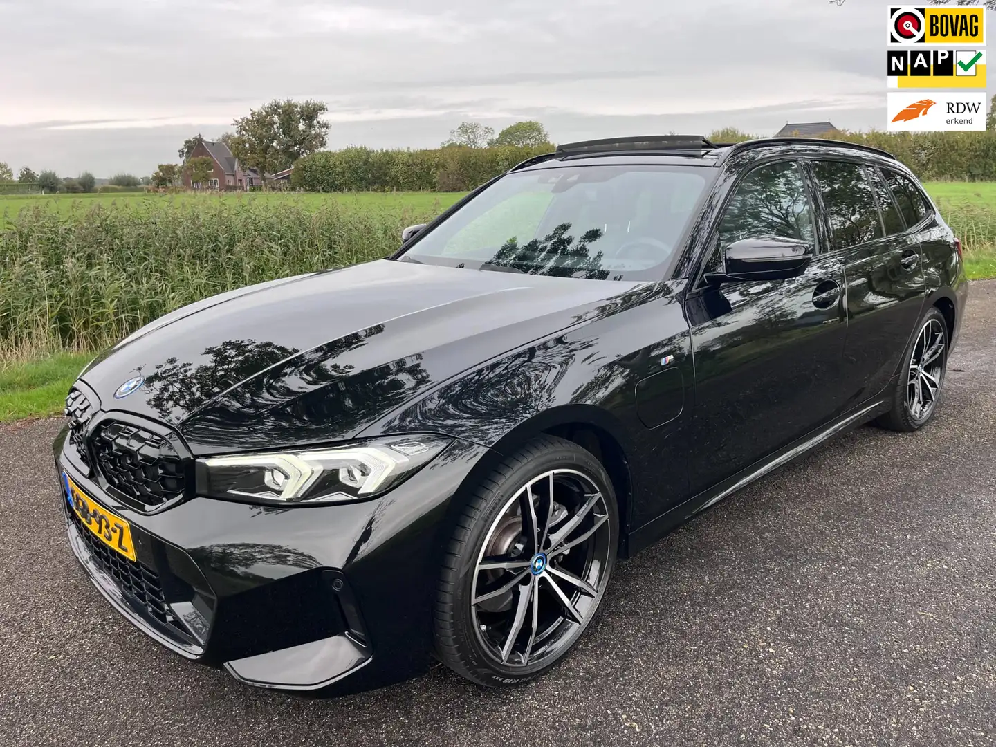 BMW 320 3-serie Touring 320e M Sport|Pano|Trekhaak Zwart - 1