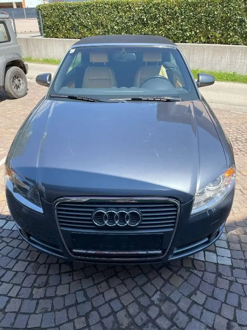 Audi A4 A4 Cabriolet 1,8 T Grau - 1