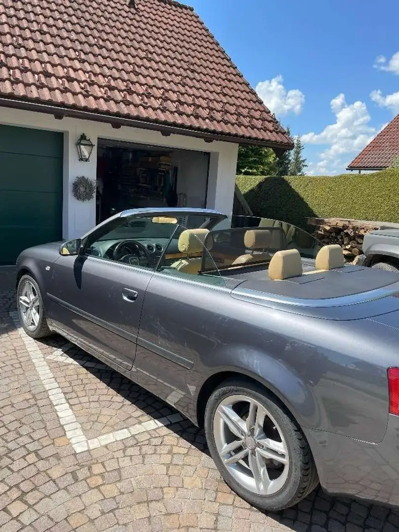 Audi A4 A4 Cabriolet 1,8 T Grau - 2