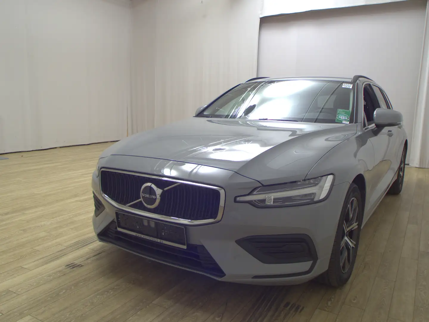 Volvo V60 Kombi B4 (Diesel) Core Navi LED RFK Grau - 2