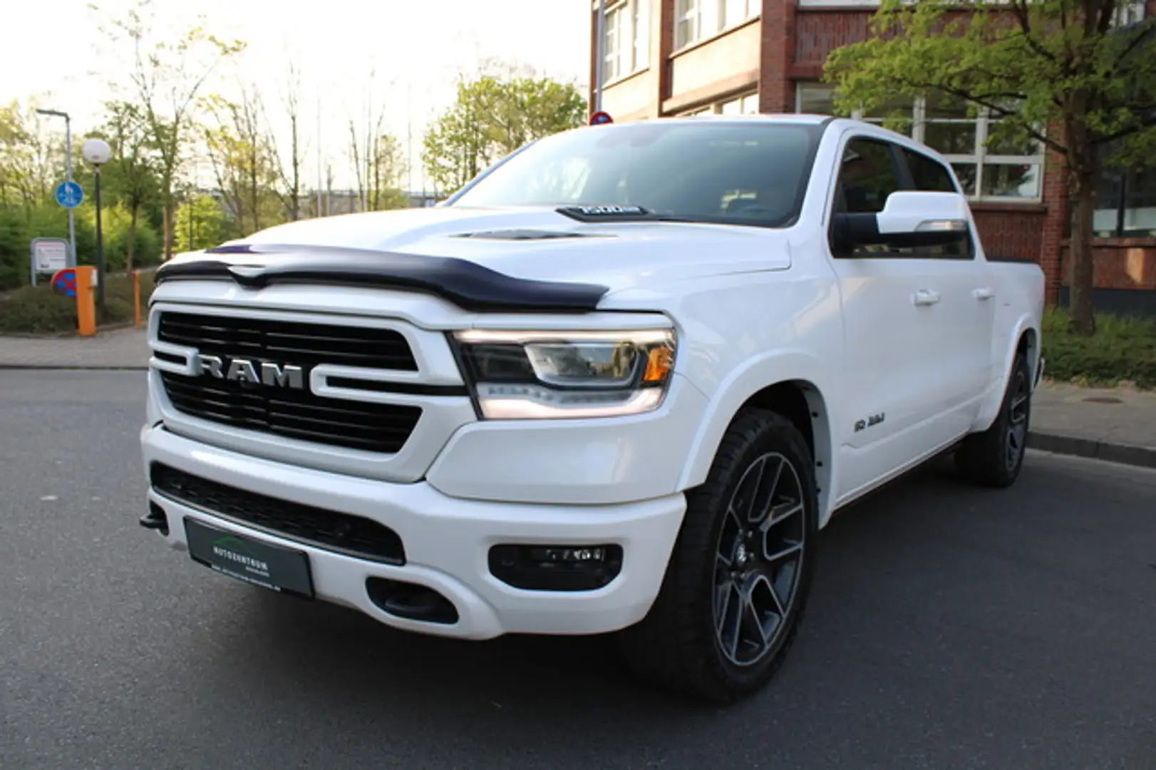 Dodge RAM Ram 1500 Laramie 5.7 Pano/AHK/LPG/ACC/H&K/360° Weiß - 2