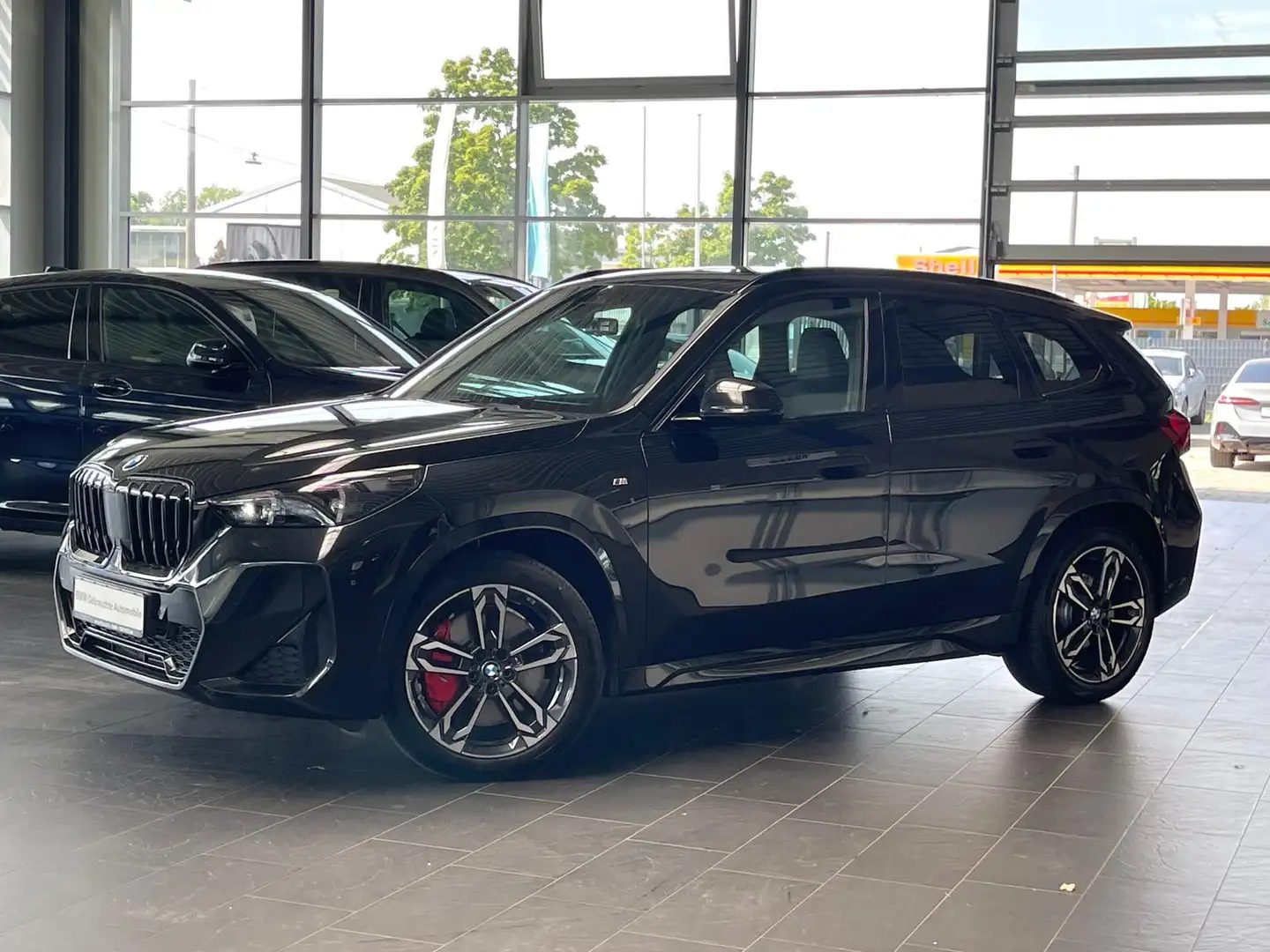 BMW X1 18i sDr M Sport Pro A-LED/AHK/Pano/19" Noir - 2