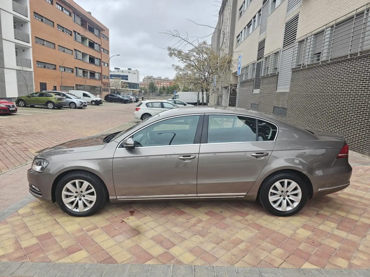 Volkswagen Passat 1.6TDI Advance BMT Beige - 2