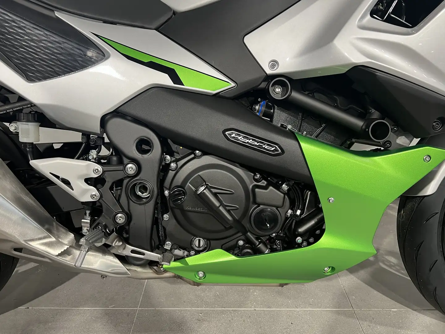 Kawasaki Ninja 7 Hybrid Šedá - 2