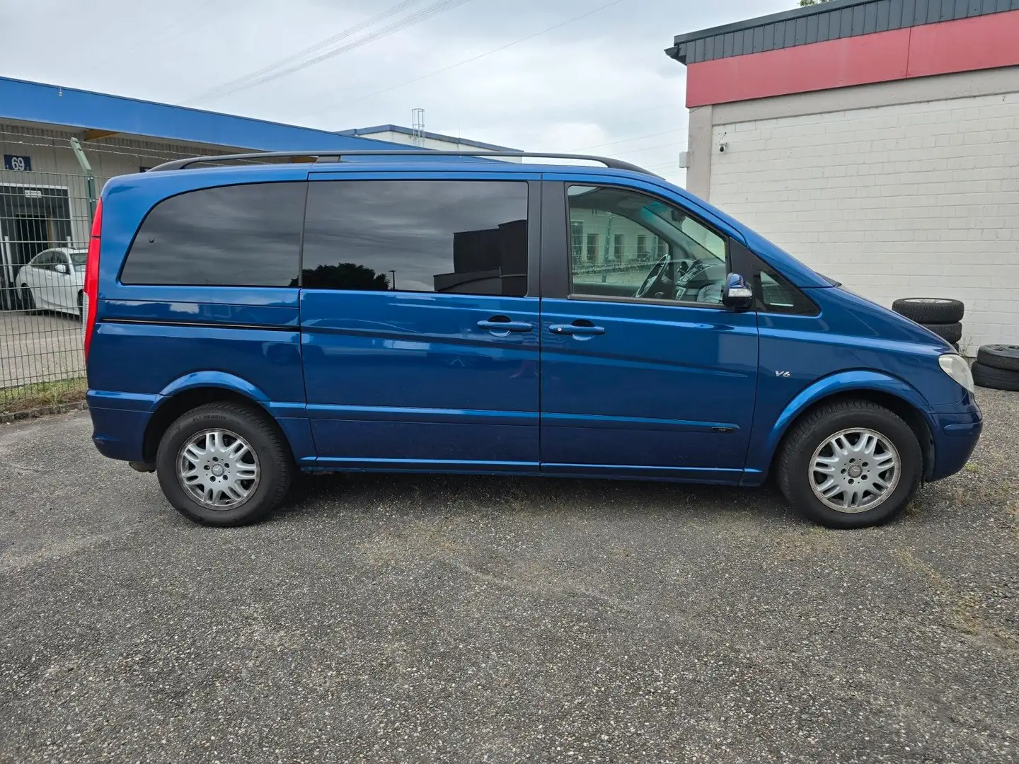 Mercedes-Benz Viano Fun 3.0 CDI Autom Klima AHK Bettfunktion Blauw - 1