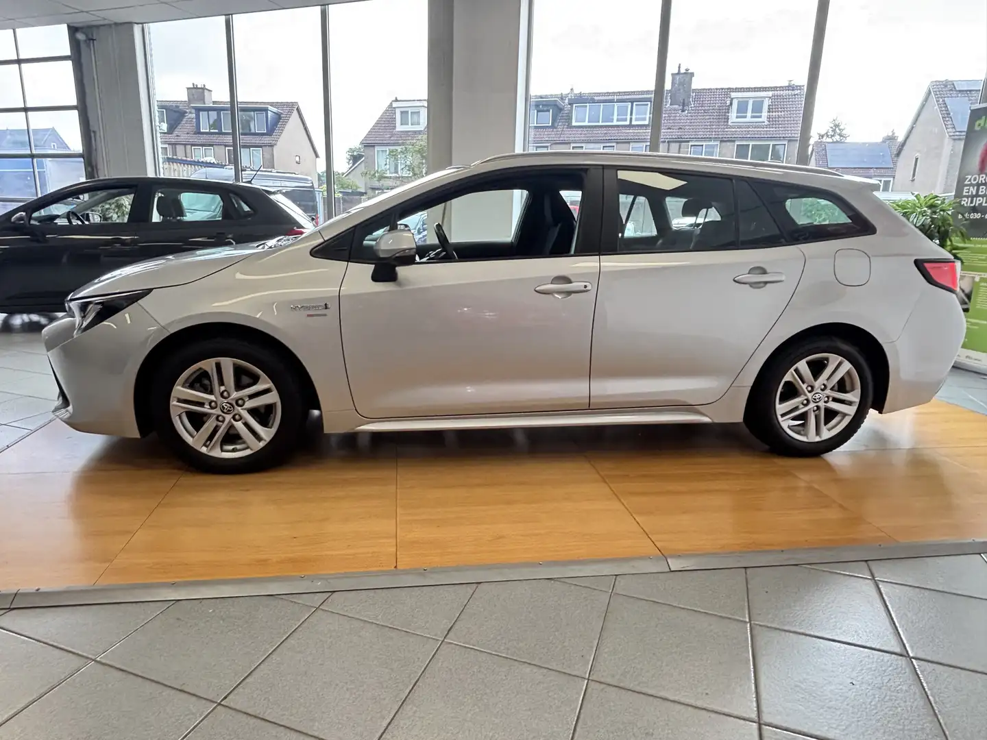 Toyota Corolla Touring Sports 1.8 Hybrid Business * CARPLAY * *CA Zilver - 2