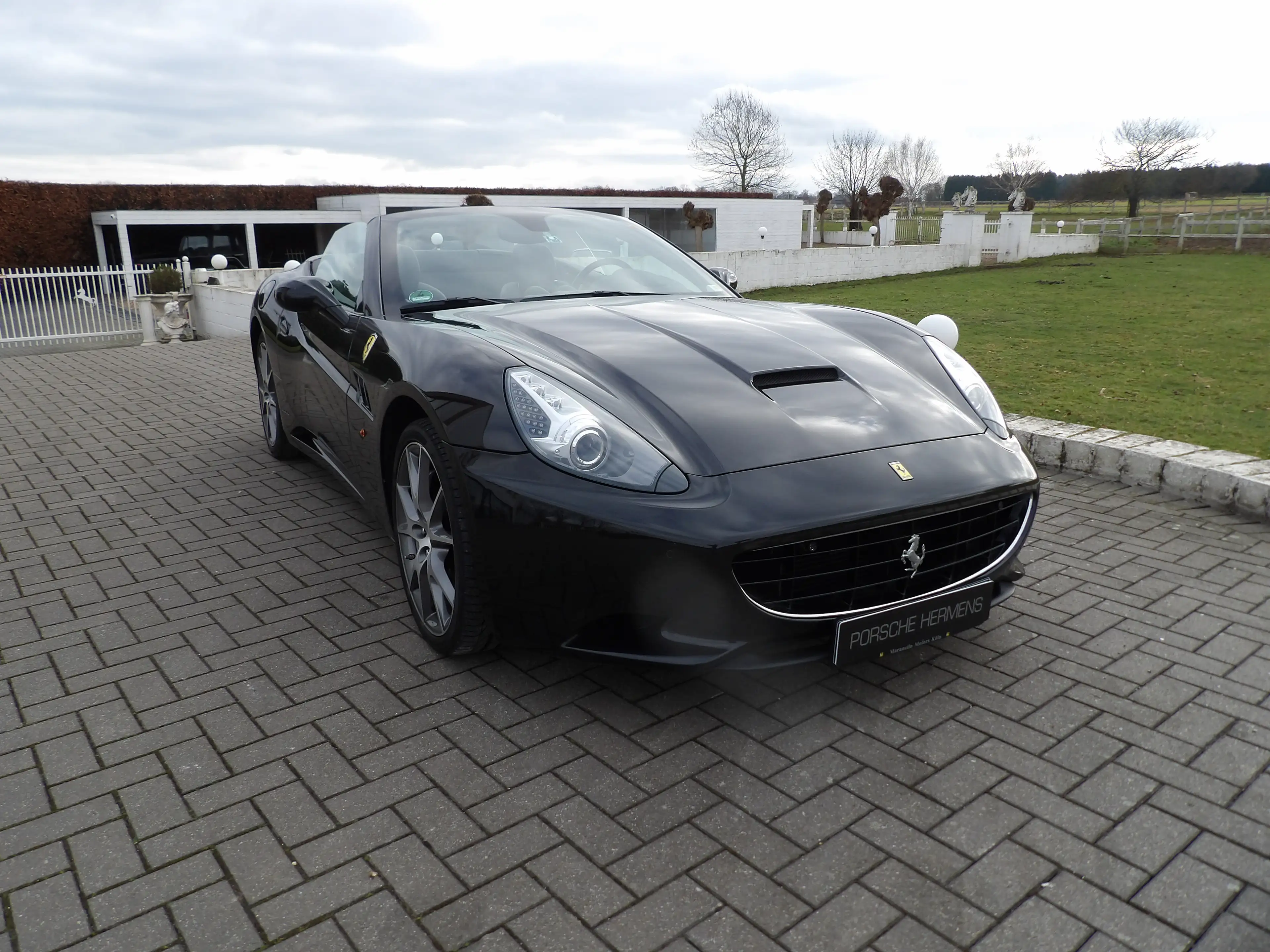 Ferrari California California 4.3i V8 — photo 11