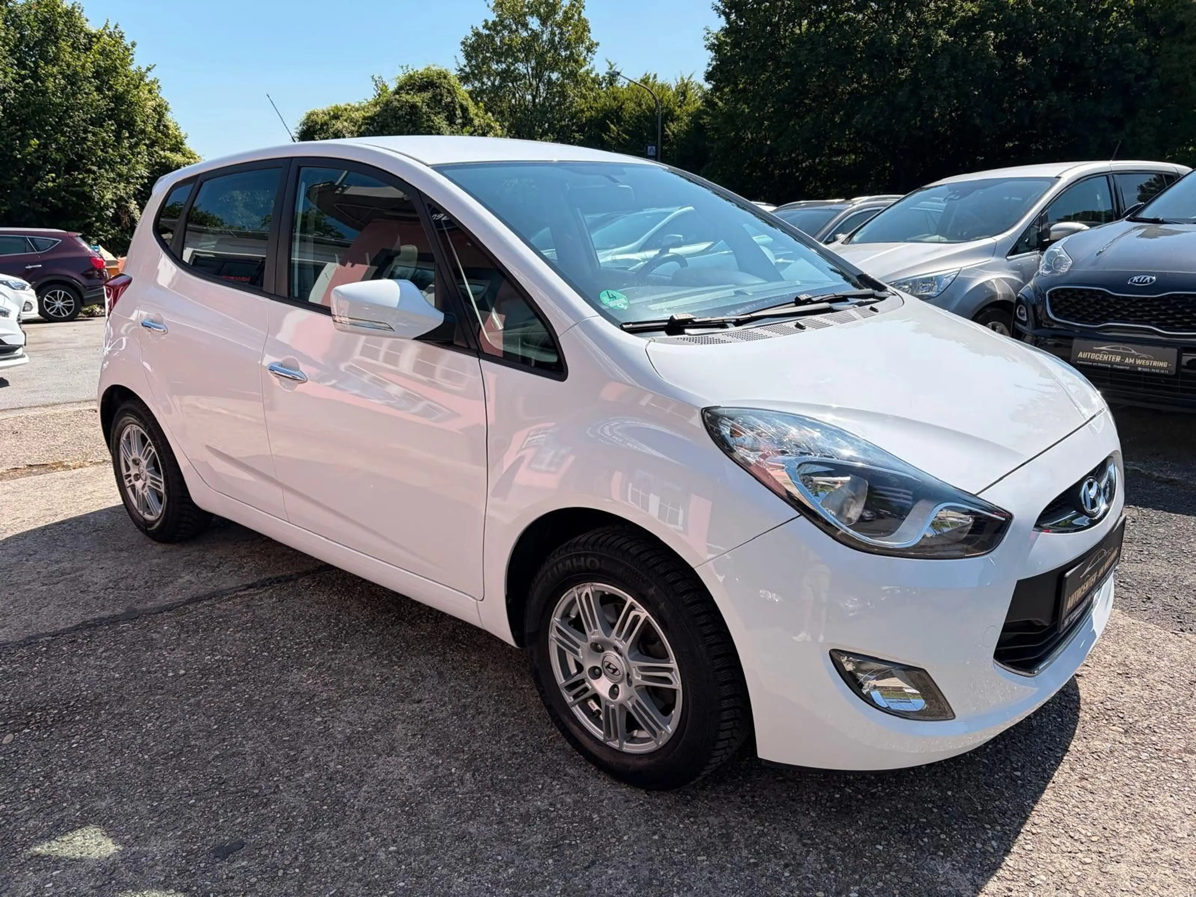 Hyundai iX20 FIFA world Cup Edition — photo 2