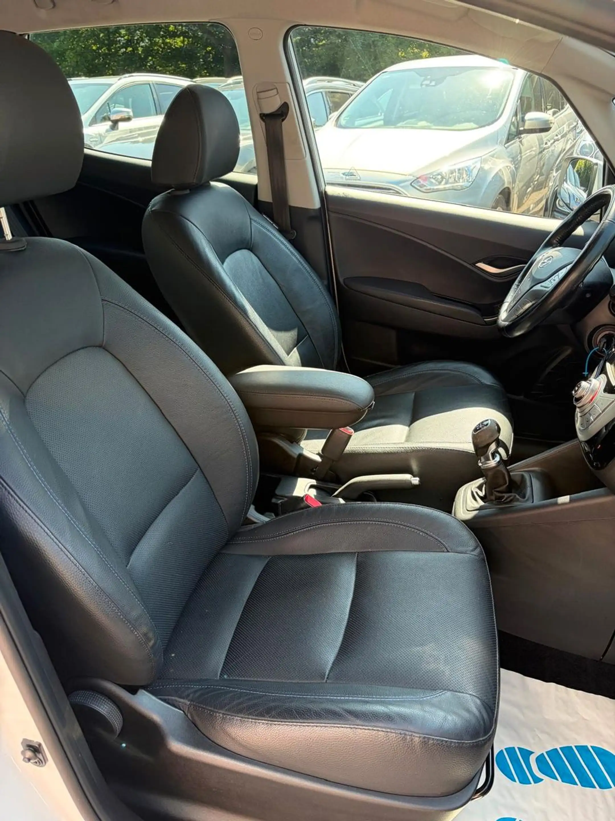 Hyundai iX20 FIFA world Cup Edition — photo 6