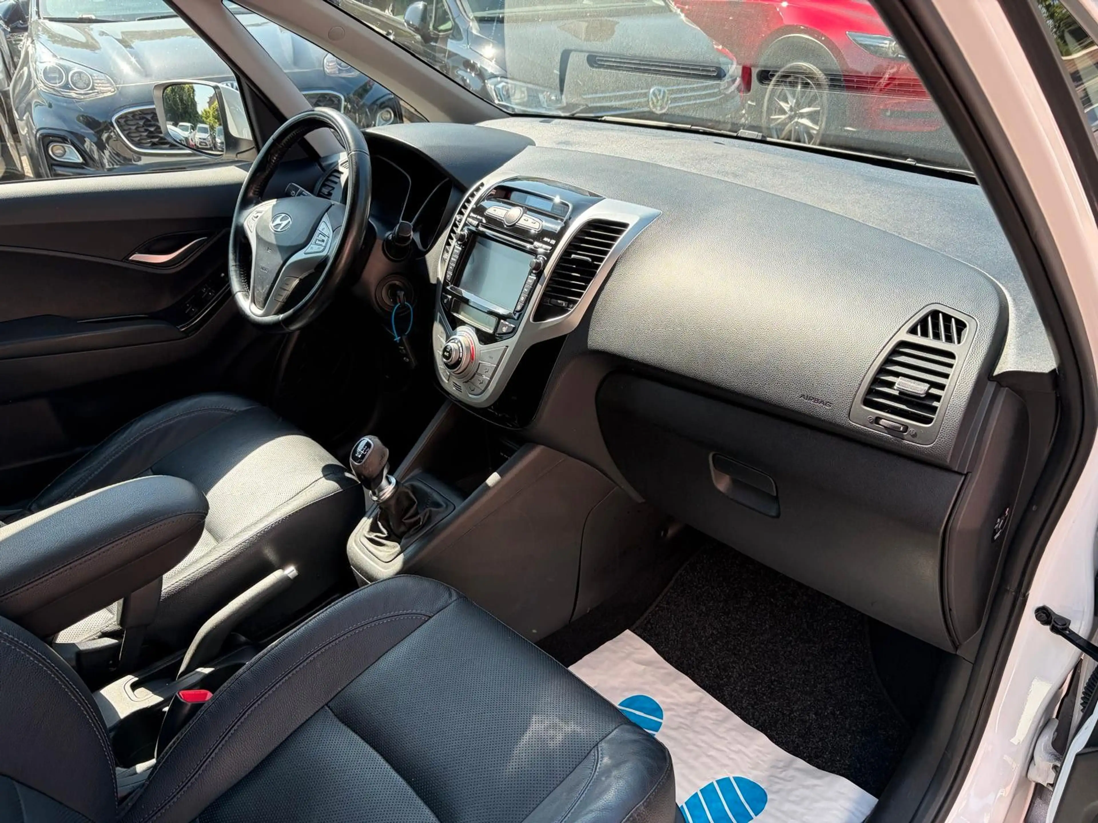 Hyundai iX20 FIFA world Cup Edition — photo 5