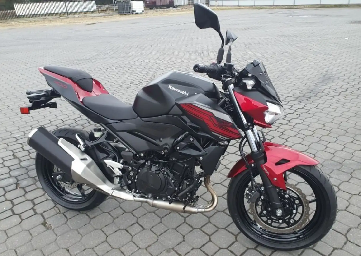 Kawasaki Z 400 Červená - 1