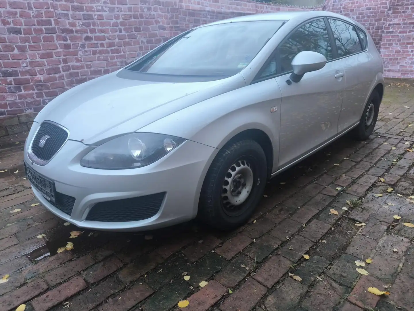 SEAT Leon Reference 1.6 TDI Silber - 1
