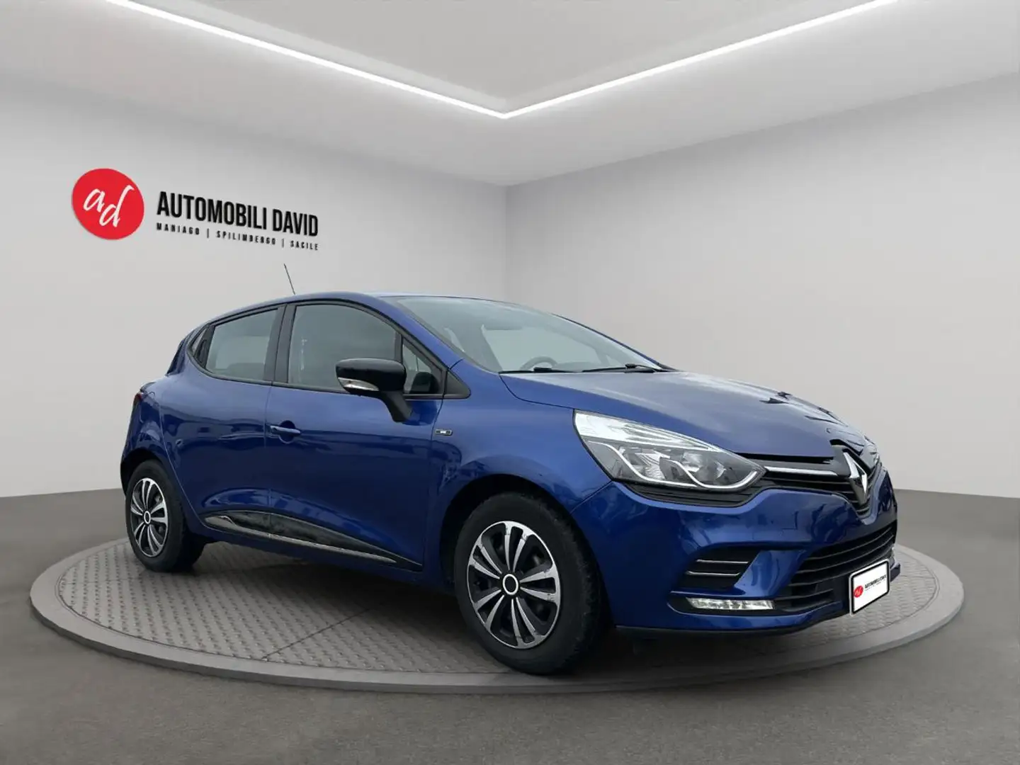 Renault Clio TCe 12V 90 CV GPL 5 porte Moschino Zen Blau - 2