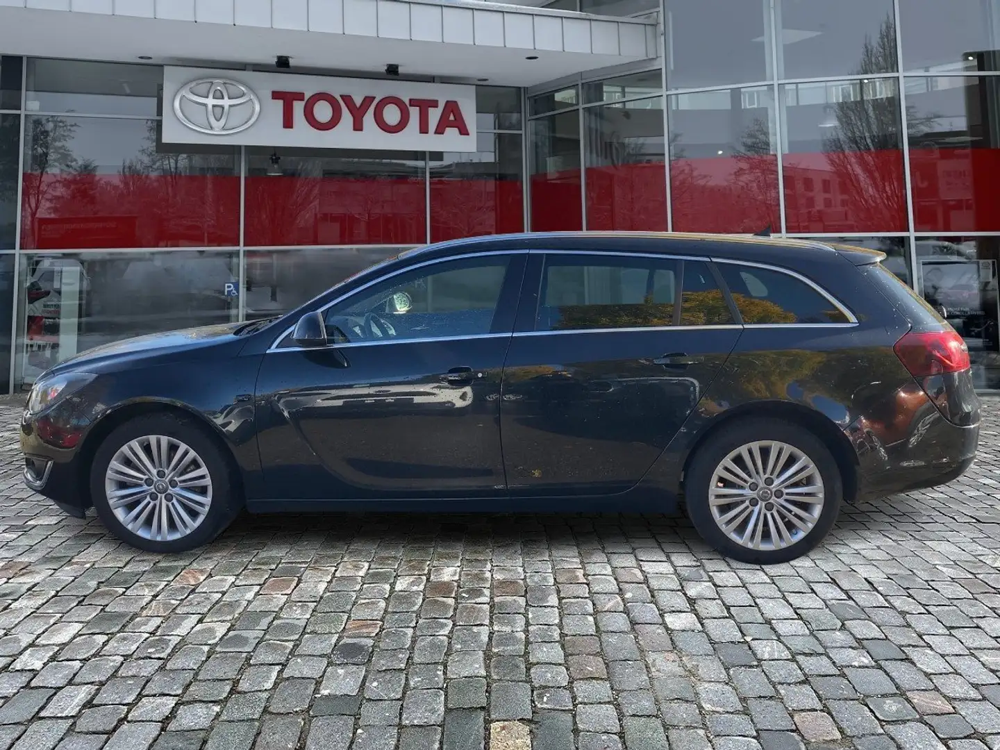 Opel Insignia ST 2.0 CDTi 4x4 Allrad* 8fach Bereift Noir - 2