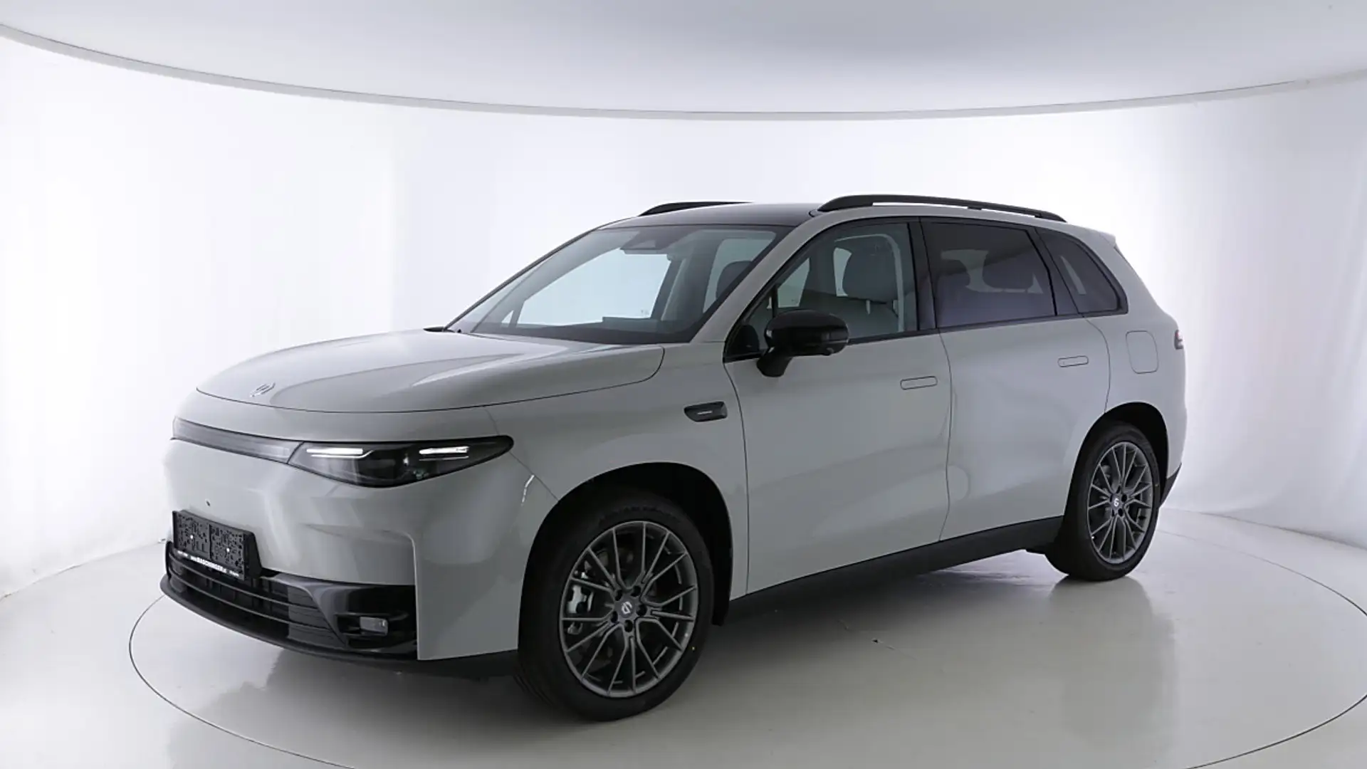 Leapmotor C10 81.9 kWh Design ProMax AWD 800 Volt Grau - 1