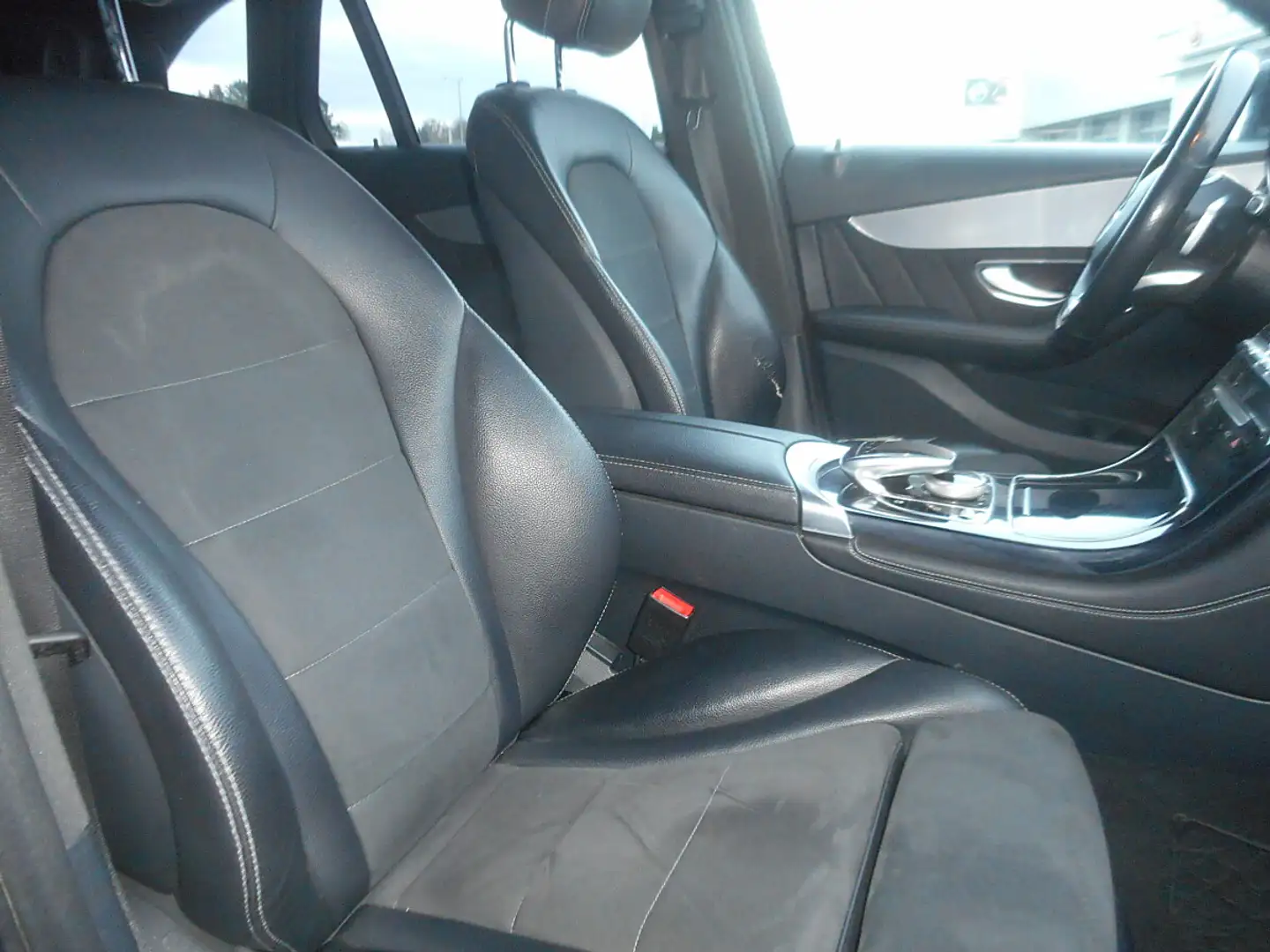 Mercedes-Benz GLC 220 d 4MATIC Aut. Schwarz - 2