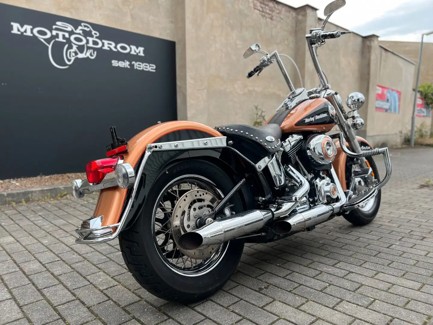 Harley-Davidson Heritage Softail Limited Edition Orange - 2