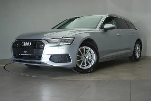 Audi A6 Avant view 3