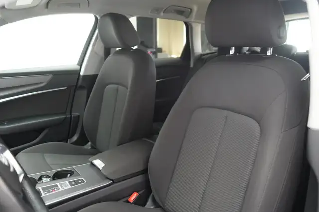 Audi A6 Avant view 10