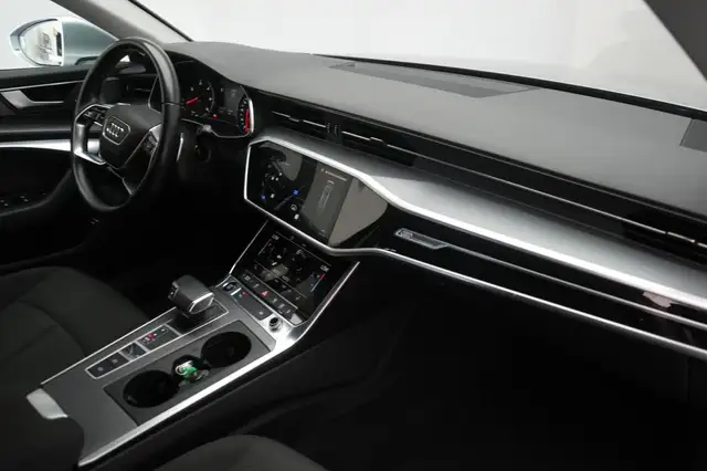 Audi A6 Avant view 7