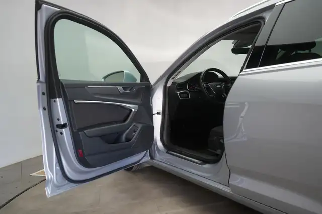 Audi A6 Avant view 11